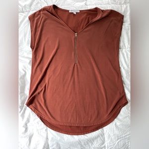 Pretty top, nice color